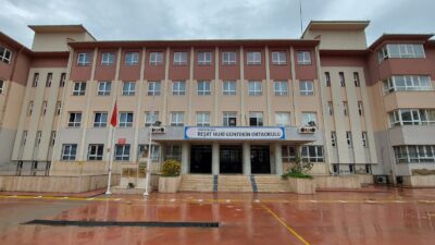 Bornova’da Okulda Güvenlik Önlemi Tartışma Yarattı: Eğitim-İş’ten Açıklama İzmir’in&nbsp;Bornova&nbsp;ilçesinde bulunan&nbsp;Reşat