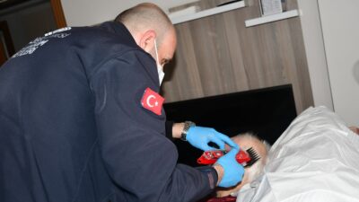 İzmir’in Torbalı ilçesinde belediye tarafından hayata geçirilen “Evde Temizlik ve
