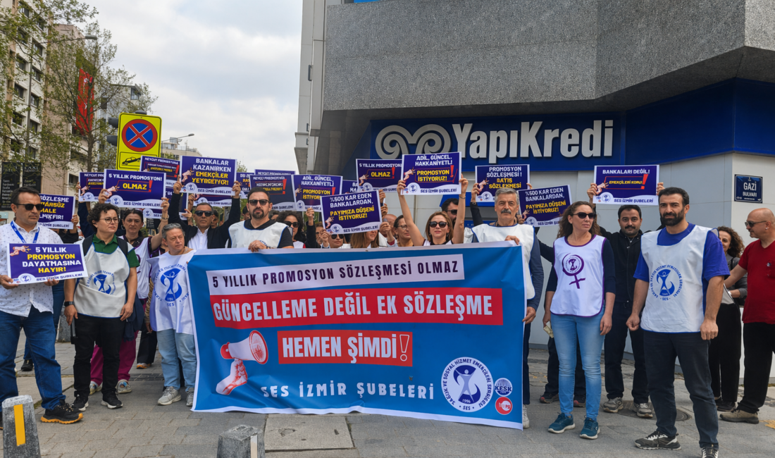 İzmir’de sağlık ve sosyal hizmet emekçileri, banka promosyon anlaşmalarına tepki