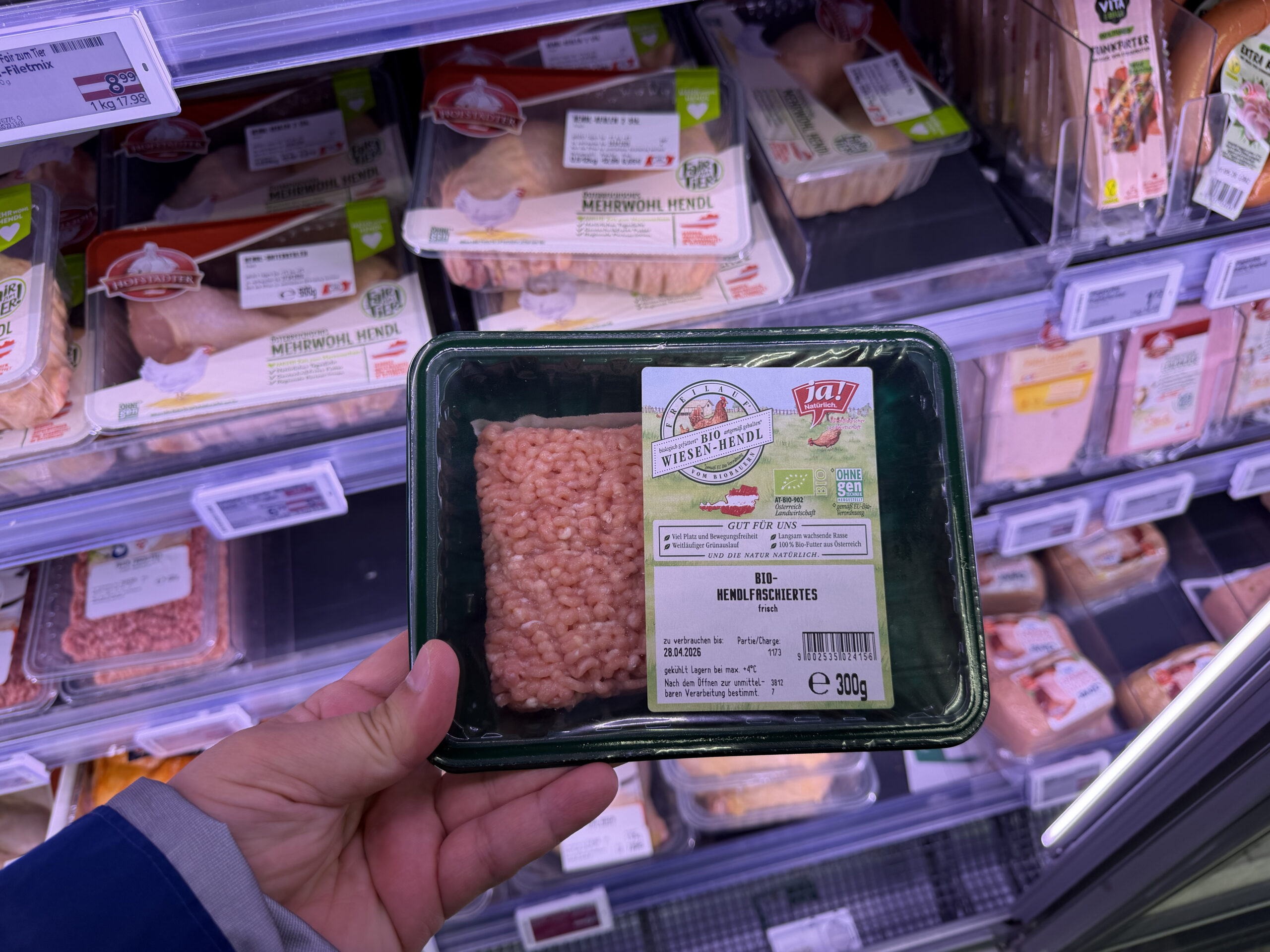 MARKETTE DİKKAT ÇEKEN ÜRÜN: “TAVUK KIYMASI” Yurtdışında bir markette çekilen
