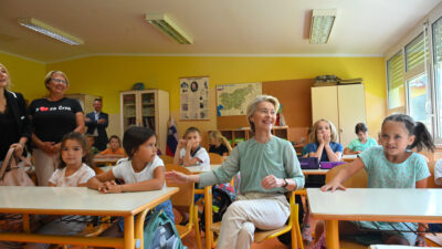 Avrupa Komisyonu, çevrim içi platformlarda yaş sınırlarını denetlemek amacıyla yeni