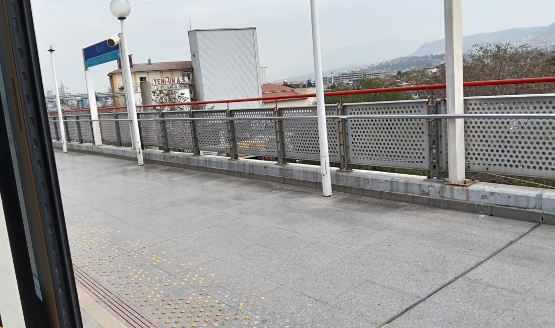 İzmir Metrosu’nda Arıza Krizi: Yolcular İsyan Etti İzmir’de toplu ulaşımın