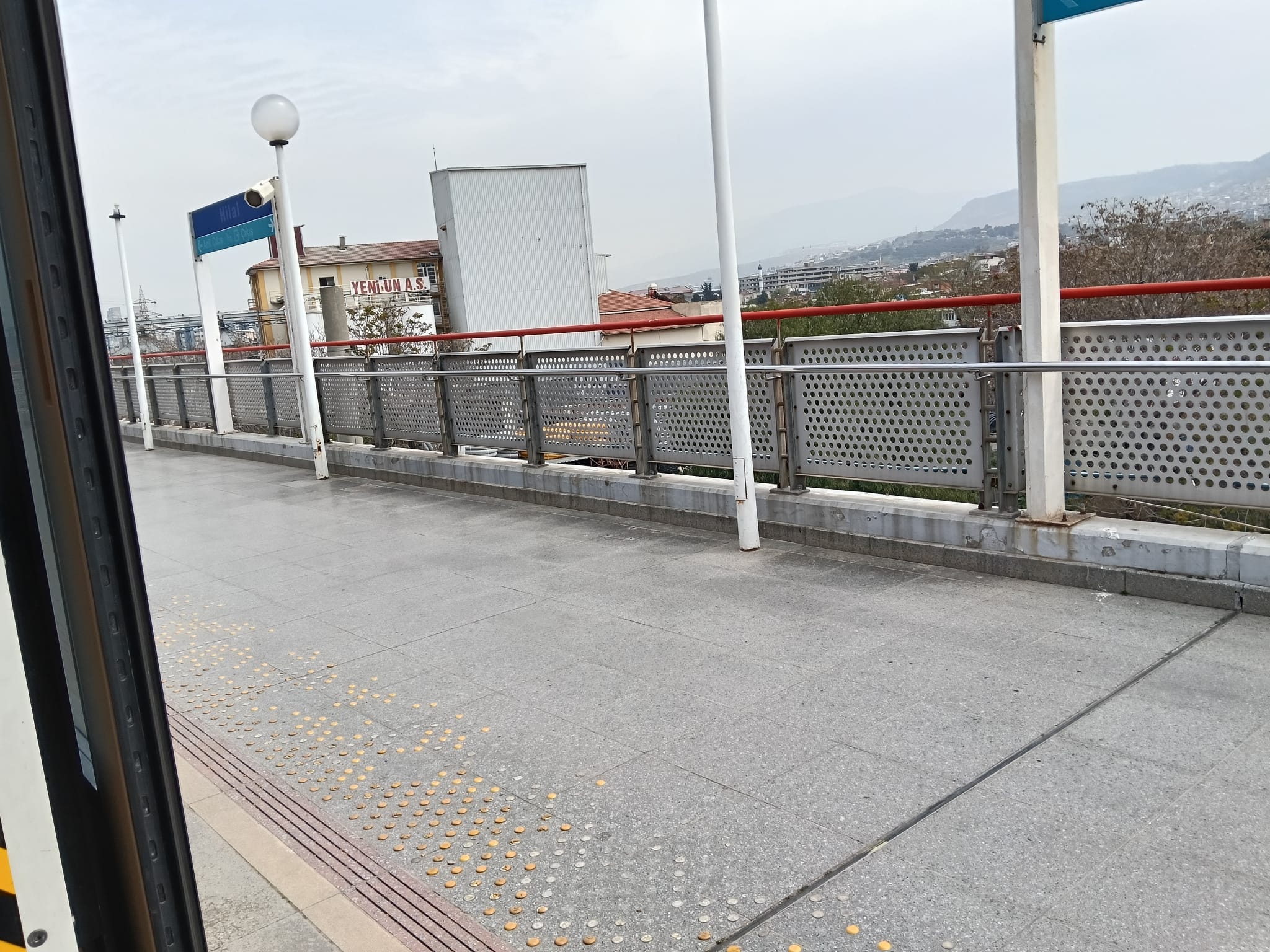 İzmir Metrosu’nda Arıza Krizi: Yolcular İsyan Etti İzmir’de toplu ulaşımın
