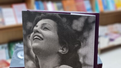 Türk edebiyatının saygın isimlerinden, gazeteci-yazar ve şair&nbsp;Ünal Ersözlü, yeni kitabı&nbsp;Böğürtlen