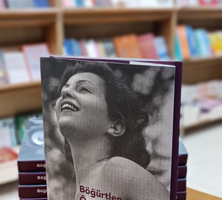 Türk edebiyatının saygın isimlerinden, gazeteci-yazar ve şair&nbsp;Ünal Ersözlü, yeni kitabı&nbsp;Böğürtlen