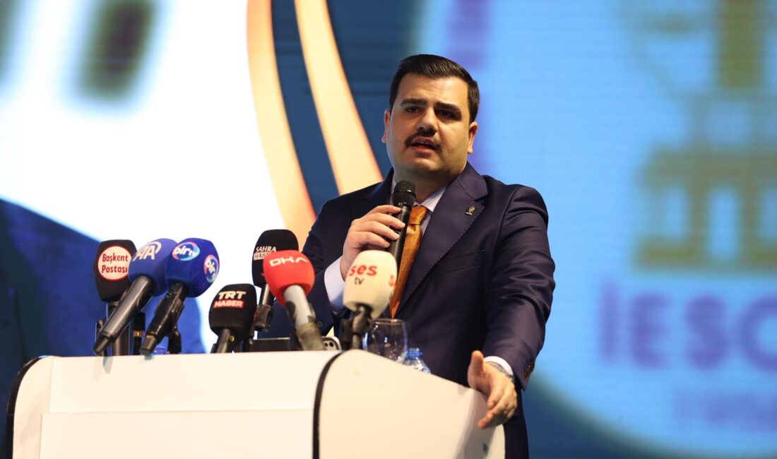 AK Parti Genel Sekreteri ve İzmir Milletvekili Eyyüp Kadir İnan,