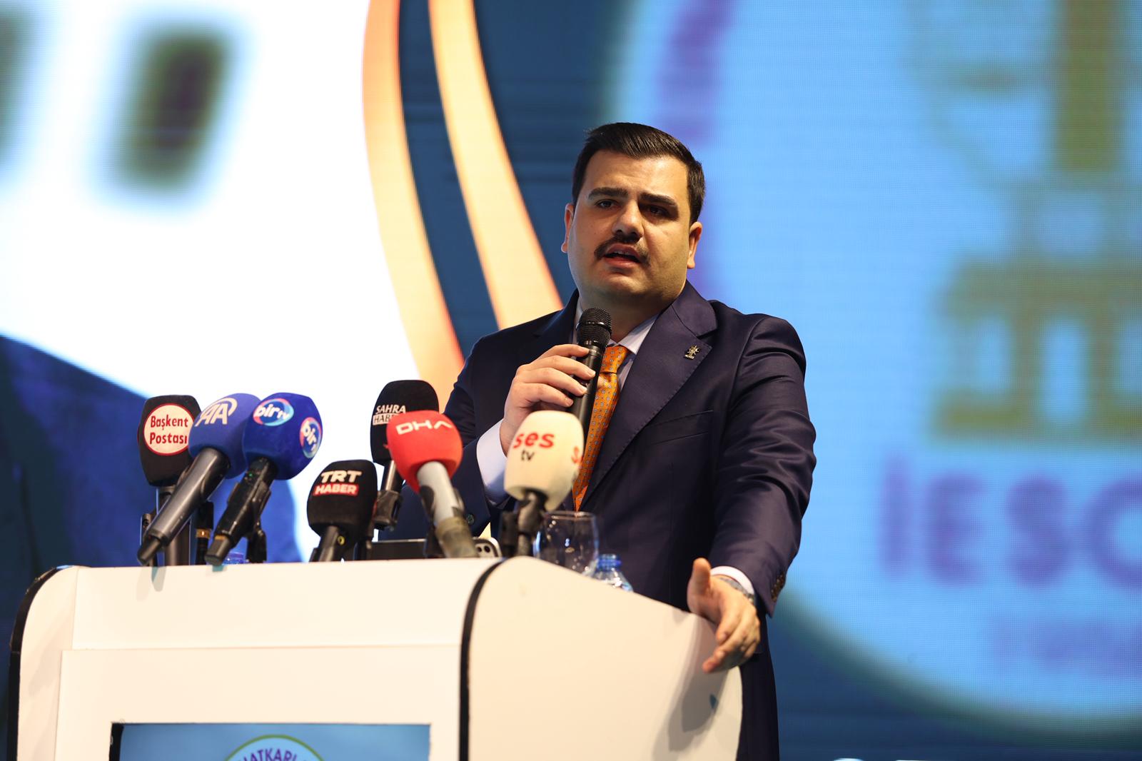 AK Parti Genel Sekreteri ve İzmir Milletvekili Eyyüp Kadir İnan,