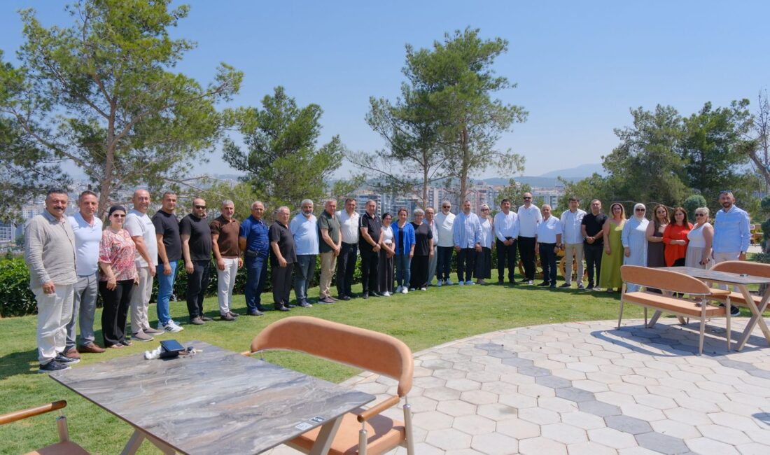 Buca Belediye Meclisi AK Parti Meclis Üyesi Hüseyin Oygur, iş