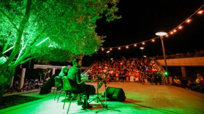 Ahmed Adnan Saygun Sanat Merkezi’nin &ldquo;Zeytin Altı&rdquo; konserleri kapsamında düzenlenen