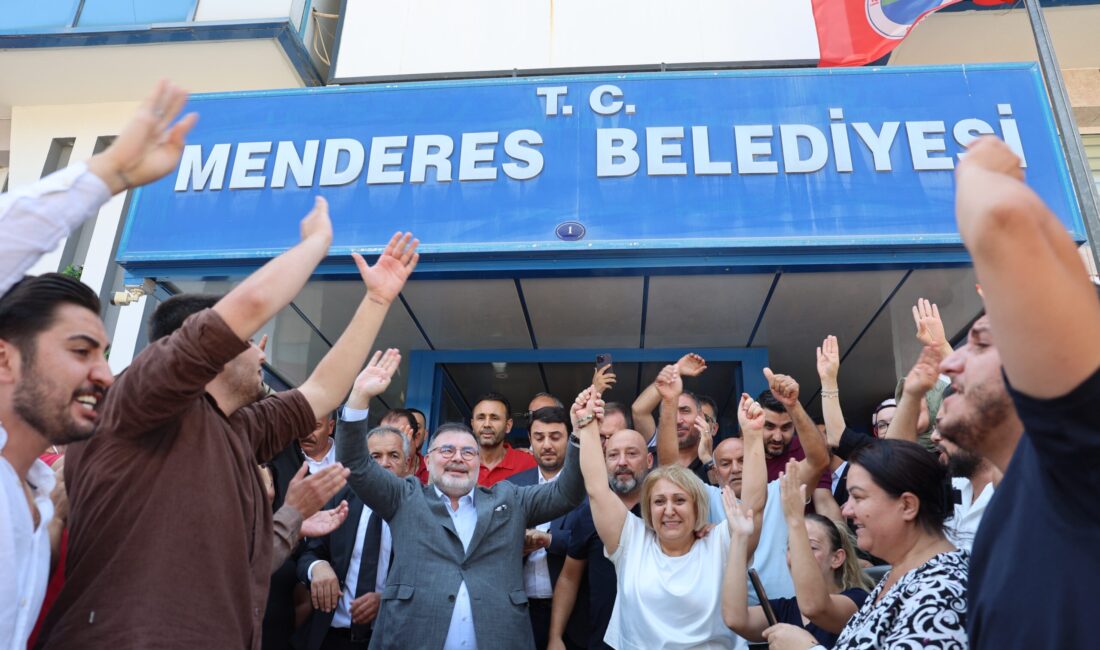 Menderes Belediye Başkan Vekili seçimlerini kazanan AK Parti teşkilatı zafer