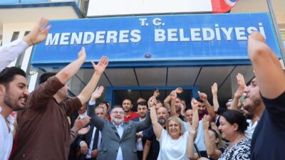 Menderes Belediye Başkan Vekili seçimlerini kazanan AK Parti teşkilatı zafer
