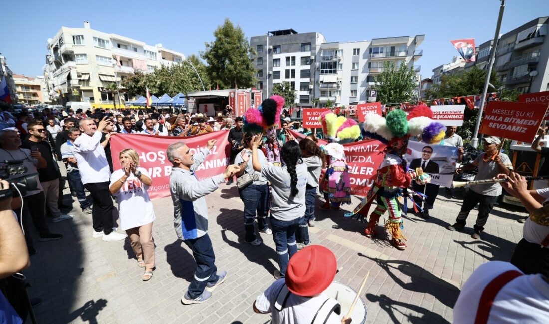 İçişleri Bakanlığı tarafından görevine iade edilen Balçova Belediye Başkanı Onur