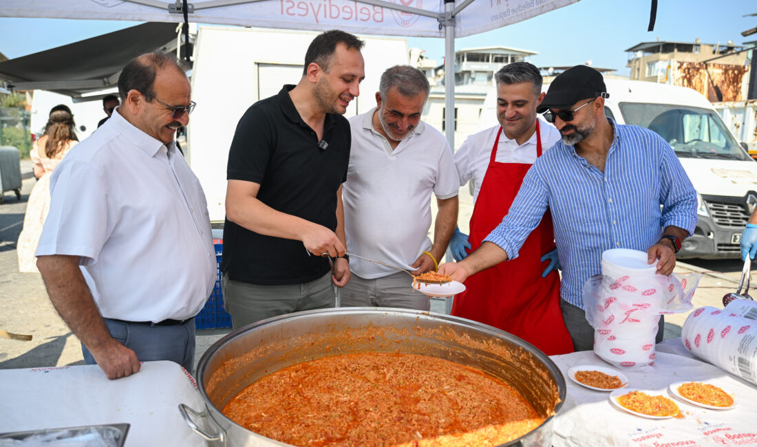 Bornova Belediye Başkanı Ömer Eşki, Türkiye’nin en büyük kent bostanında