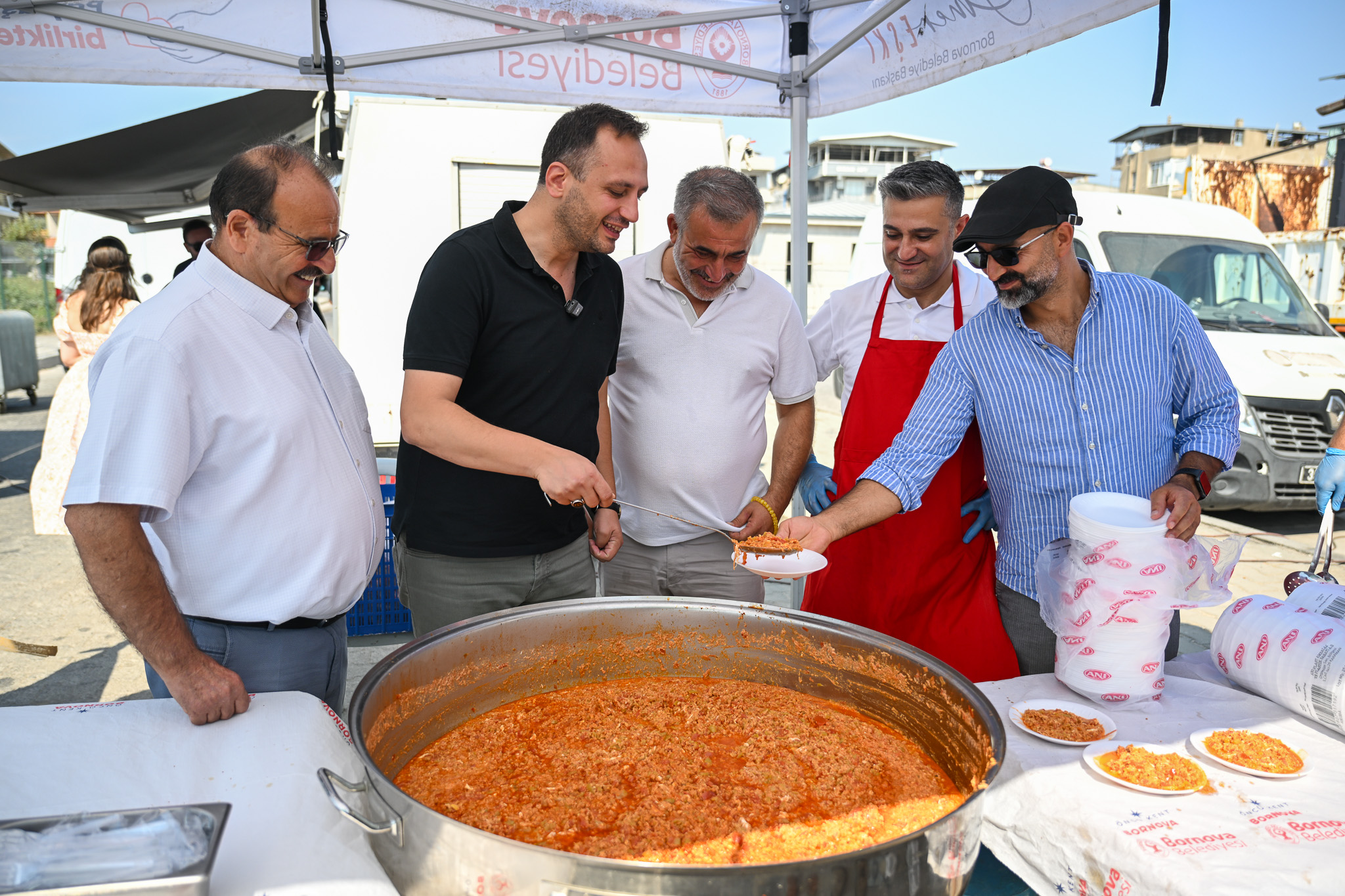 Bornova Belediye Başkanı Ömer Eşki, Türkiye’nin en büyük kent bostanında