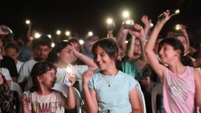 Çiğli Belediyesi’nin yaz akşamlarını kültür ve sanatla buluşturduğu Mahalle Sinema