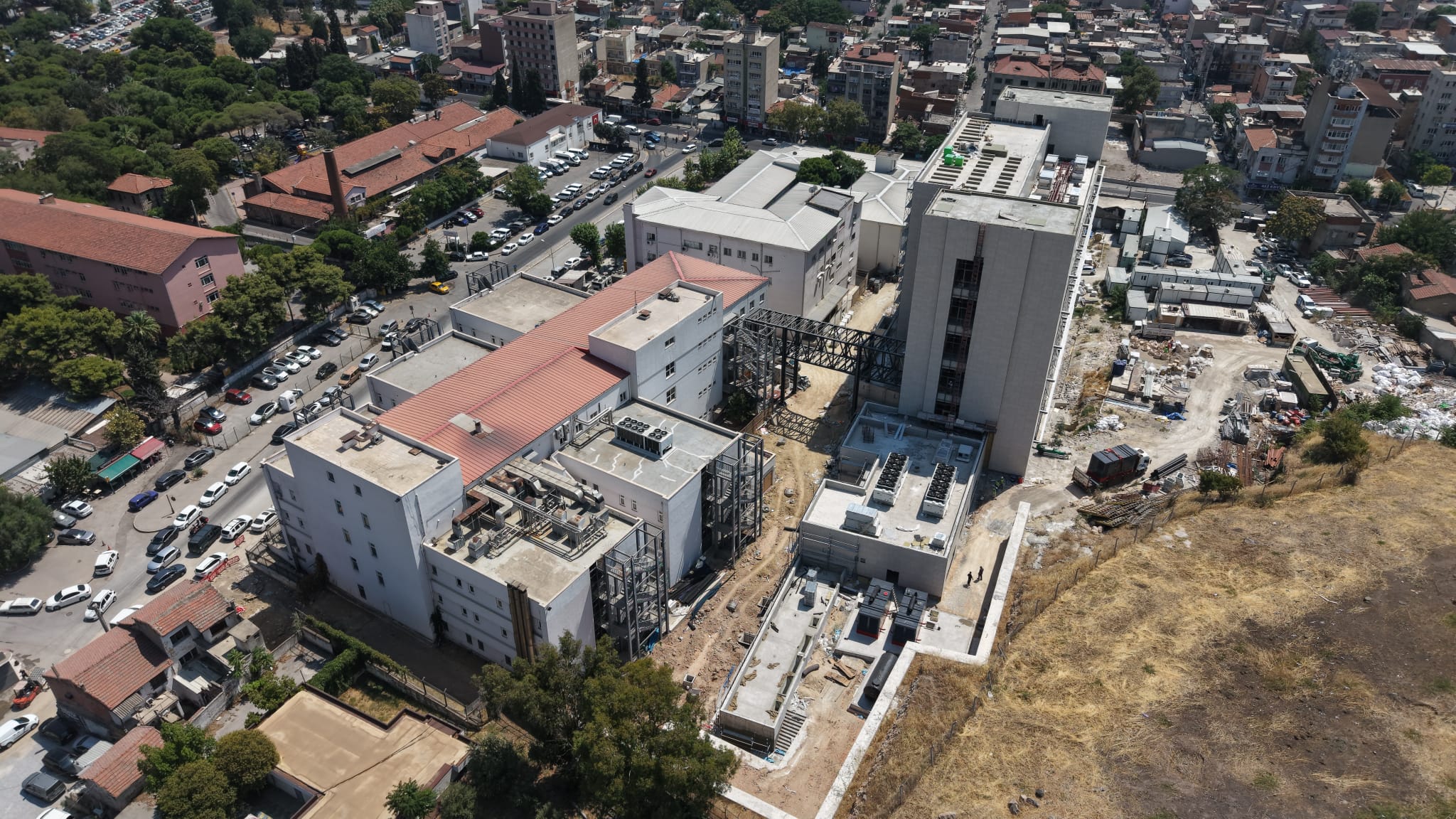 İzmir’in 118 yıllık sağlık kuruluşu Eşrefpaşa Hastanesi’nin yeni ek hizmet