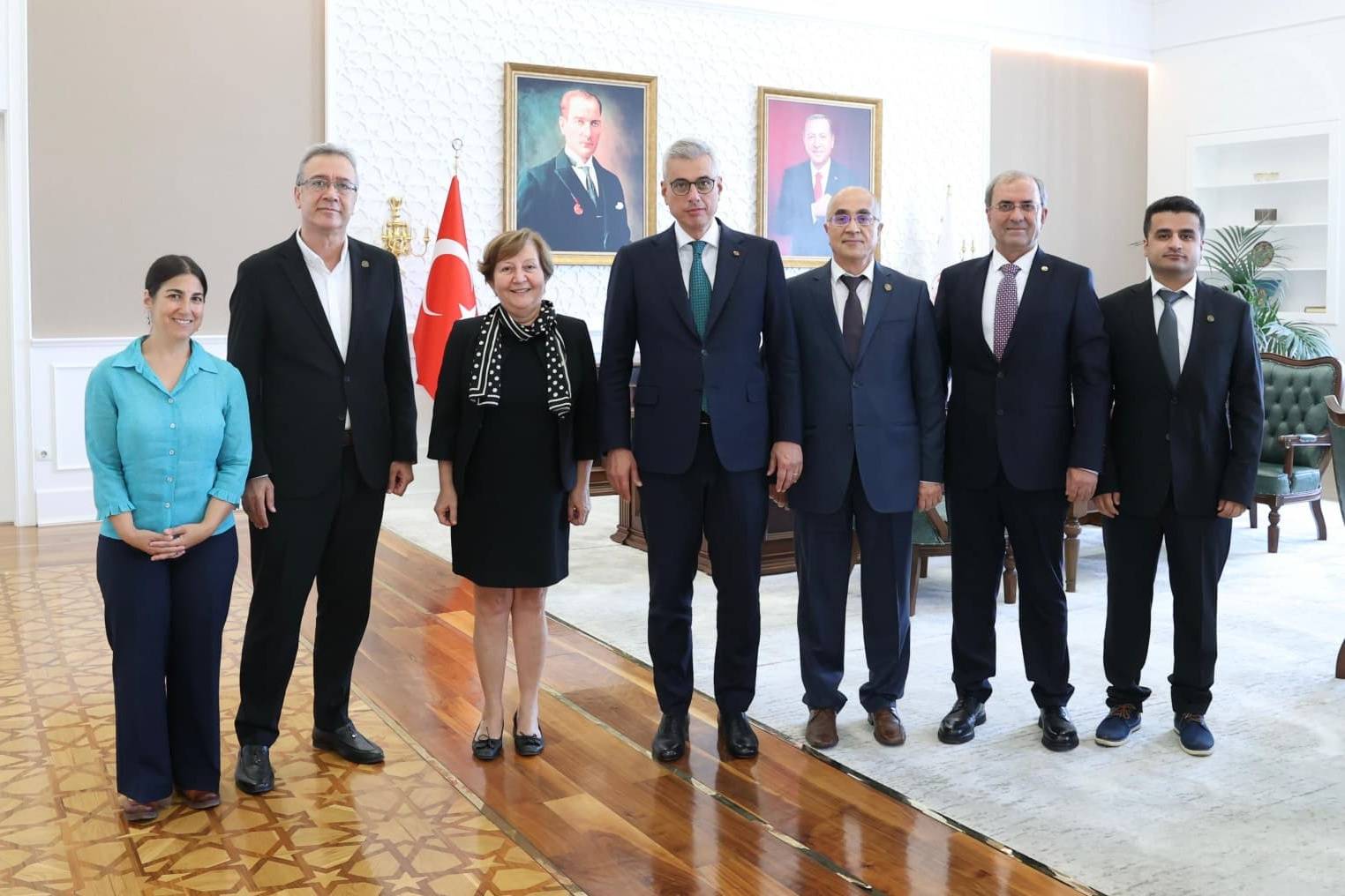 Hekimler Talep ve Sorunlarını Bakan Memişoğlu'na Sundu