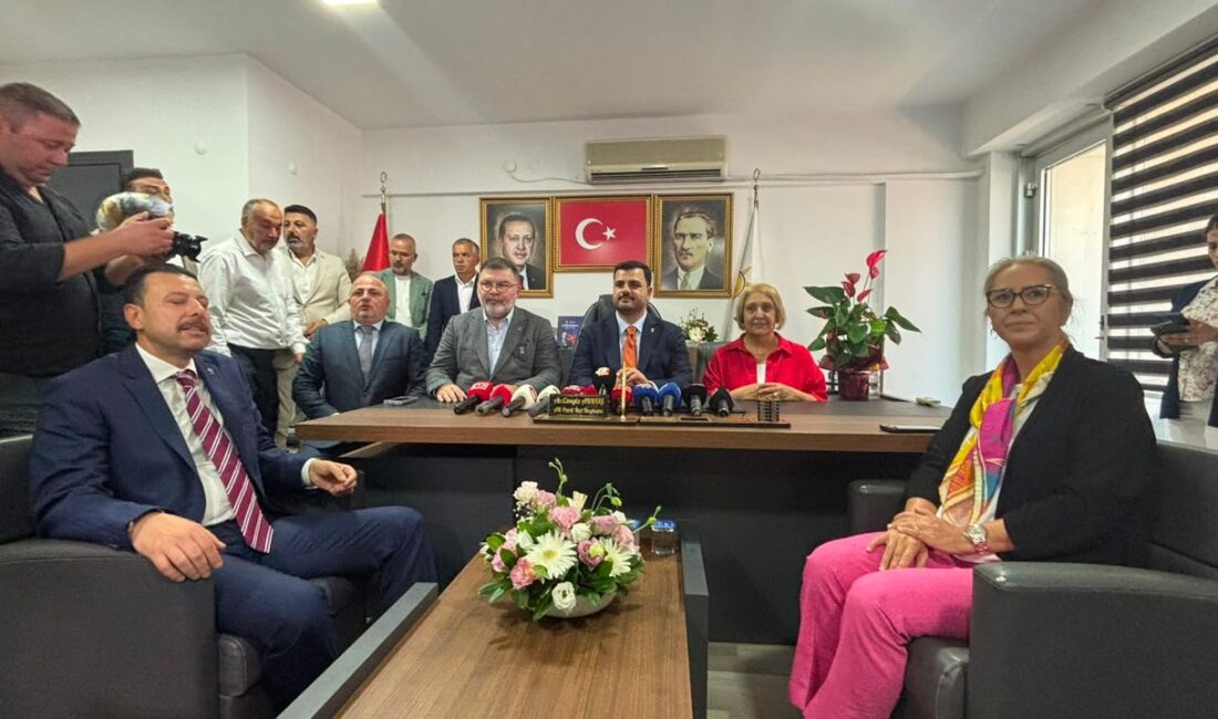 AK Parti Genel Sekreteri ve İzmir Milletvekili Eyyüp Kadir İnan,