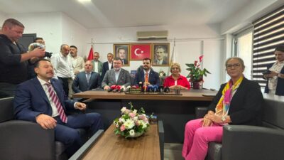 AK Parti Genel Sekreteri ve İzmir Milletvekili Eyyüp Kadir İnan,