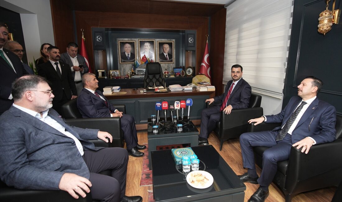 AK Parti Genel Sekreteri ve İzmir Milletvekili Eyyüp Kadir İnan,