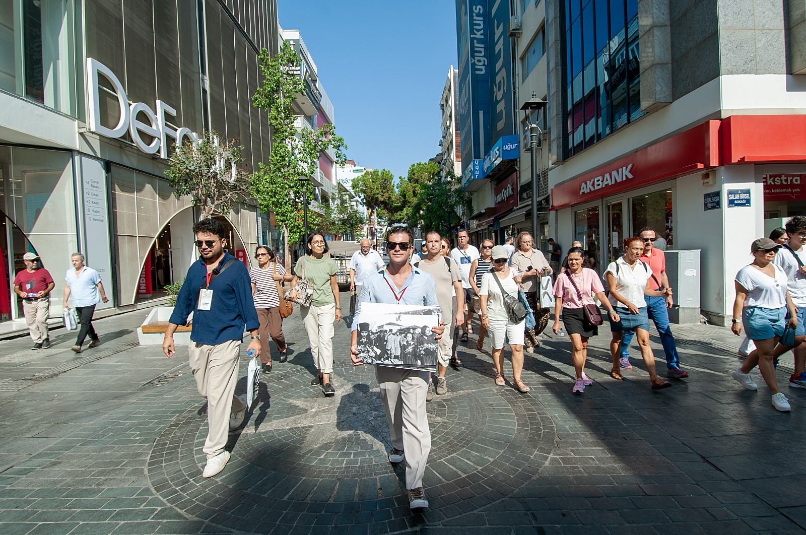 Karşıyaka Belediyesi’nin Açık Hava Kent Müzesi projesi kapsamında hazırladığı &ldquo;Atatürk’ün