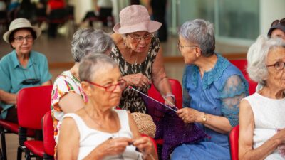 Karşıyaka Belediyesi Bilge Çınarlar Sağlıklı Yaş Alma Merkezi, 60 yaş