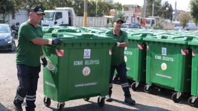 Konak Belediyesi, ilçenin farklı noktalarındaki eski ve yıpranmış çöp konteynerlerini
