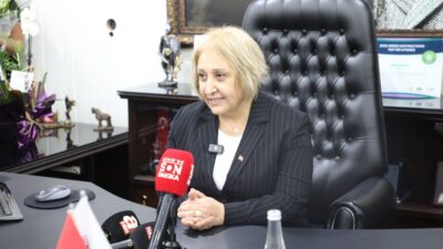 Menderes Belediye meclisinde yapılan oylama ile seçilen başkan vekili Asuman