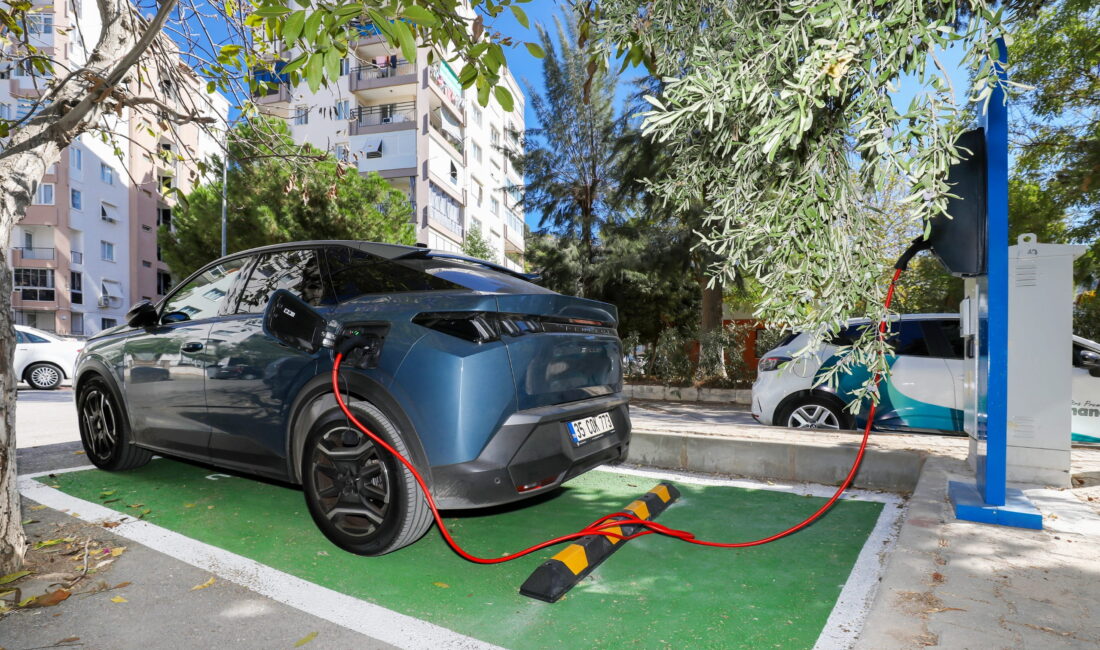 Narlıdere Belediyesi’nin Aralık 2024’te hizmete aldığı elektrikli araç şarj istasyonları