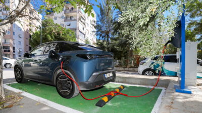 Narlıdere Belediyesi’nin Aralık 2024’te hizmete aldığı elektrikli araç şarj istasyonları