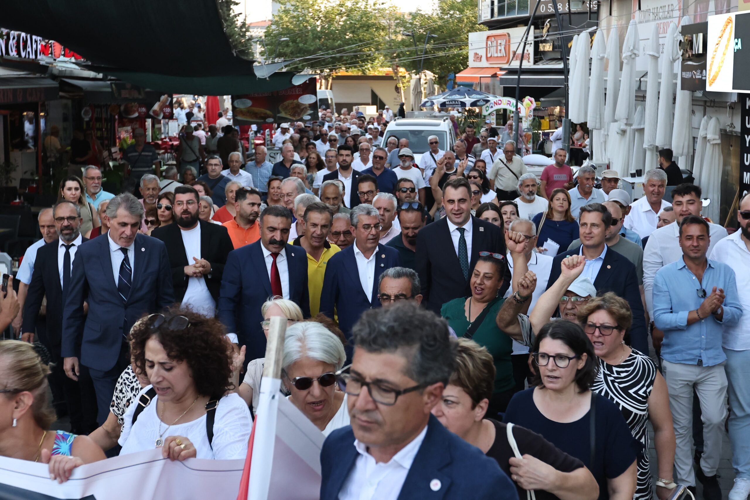 YENİ Parti Çiğli İlçe Başkanlığı’nın yeni hizmet binası düzenlenen törenle