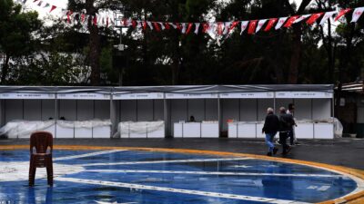 Yayınevlerinden Bornova Belediyesi’ne Yağmur Tepkisi! Bornova Belediyesi’nin Büyükpark’ta düzenlediği ve