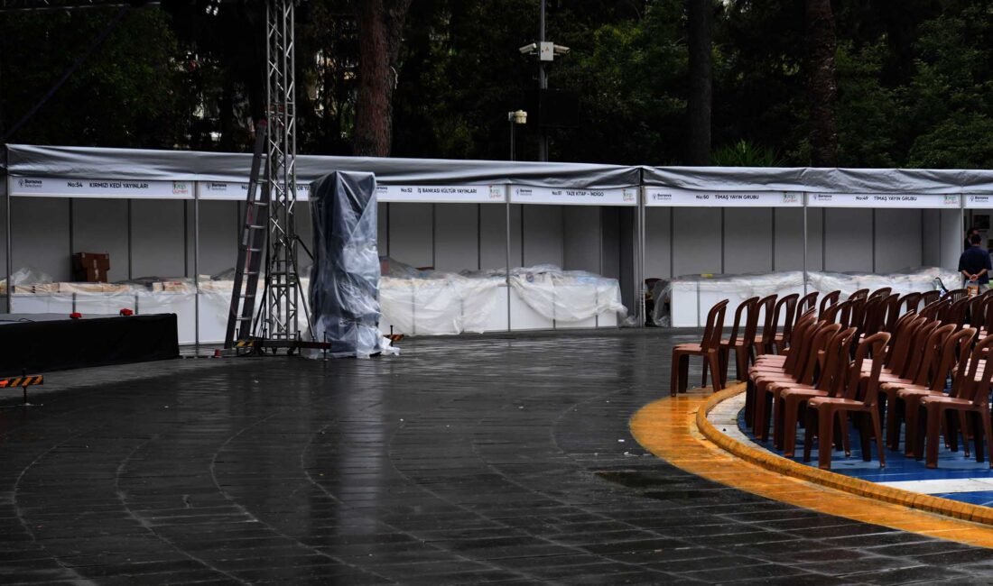 7. Bornova Kitap Fuarı gözlemlerim Hayatı boyunca elinden kitabı düşürmeyen