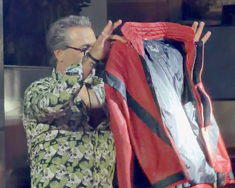Michael Jackson’ın ikonik kırmızı ceketi İzmir’de mi ortaya çıktı? İzmir’de