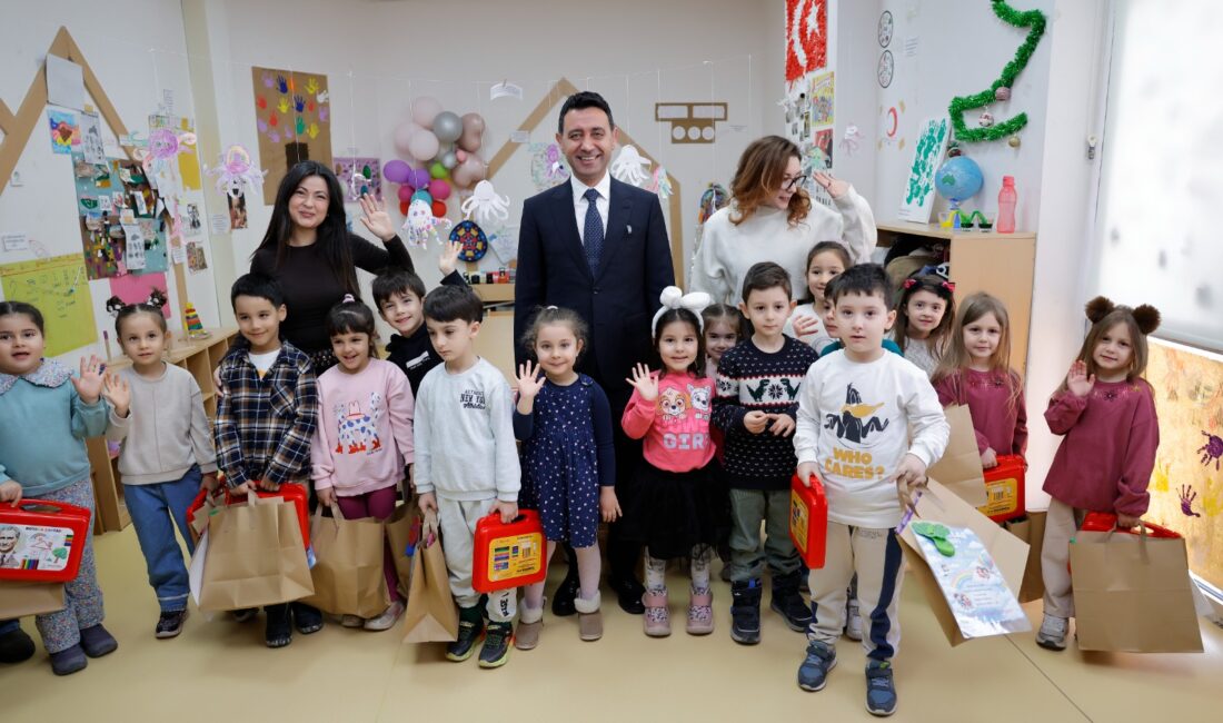 Bayraklı Belediyesi, çocuk ve gençlerin eğitim yolculuğunun her aşamasında destek