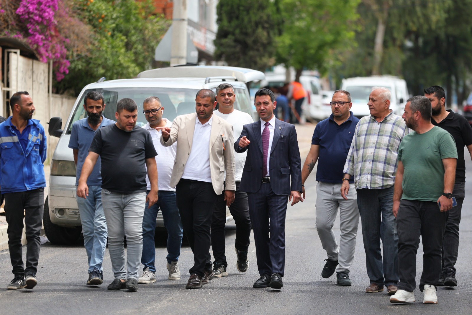 Bayraklı Belediyesi’nin yol bakım ve yenileme çalışmaları kapsamında son üç