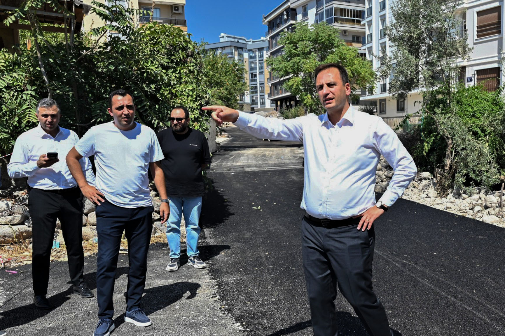 Bornova Belediyesi’nin ulaşım yatırımları kapsamında 290 sokak ve 15 caddede