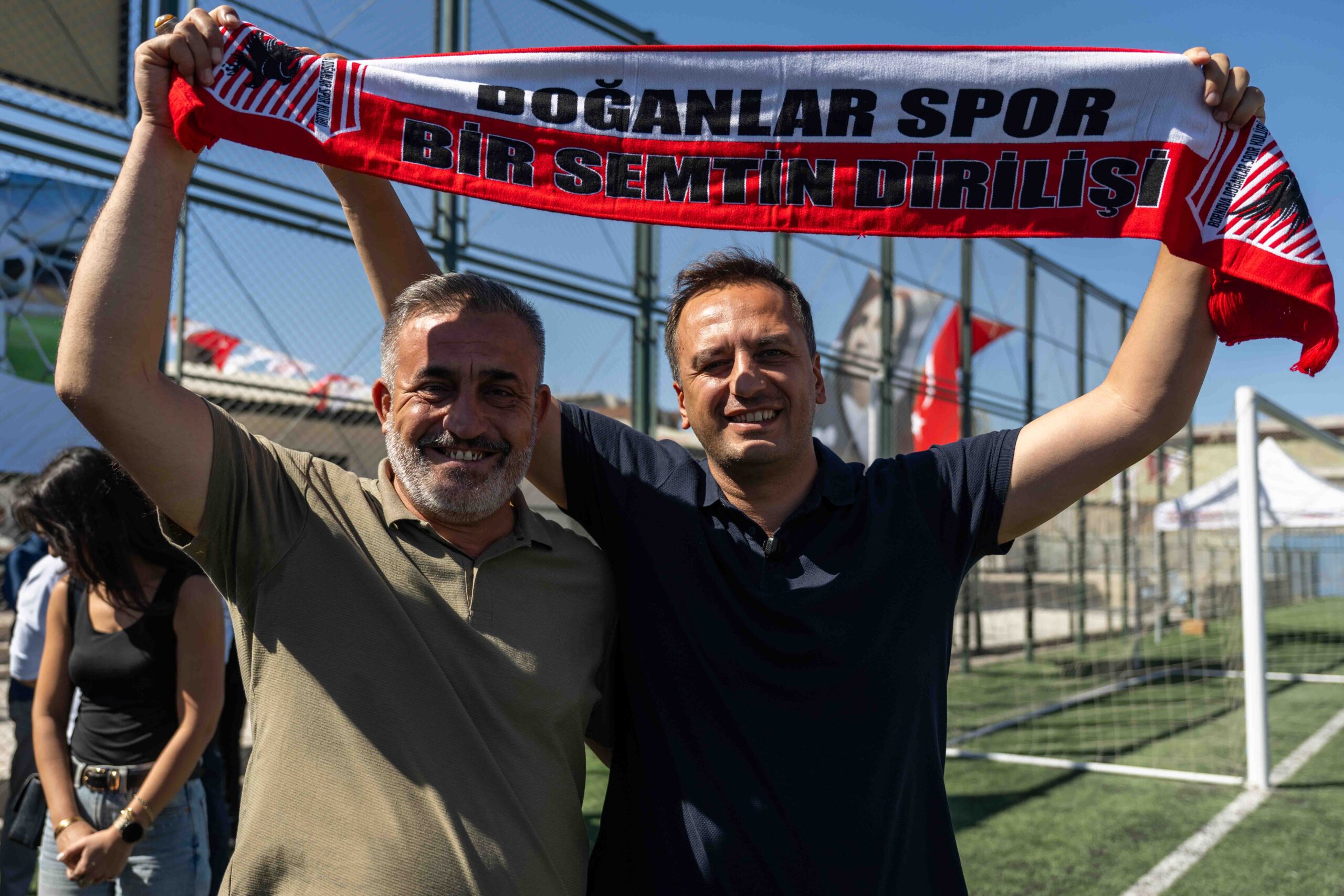 Bornova Belediyesi tarafından yenilenen Doğanlar Futbol Sahası, İzmir’in kurtuluşunun 104’üncü