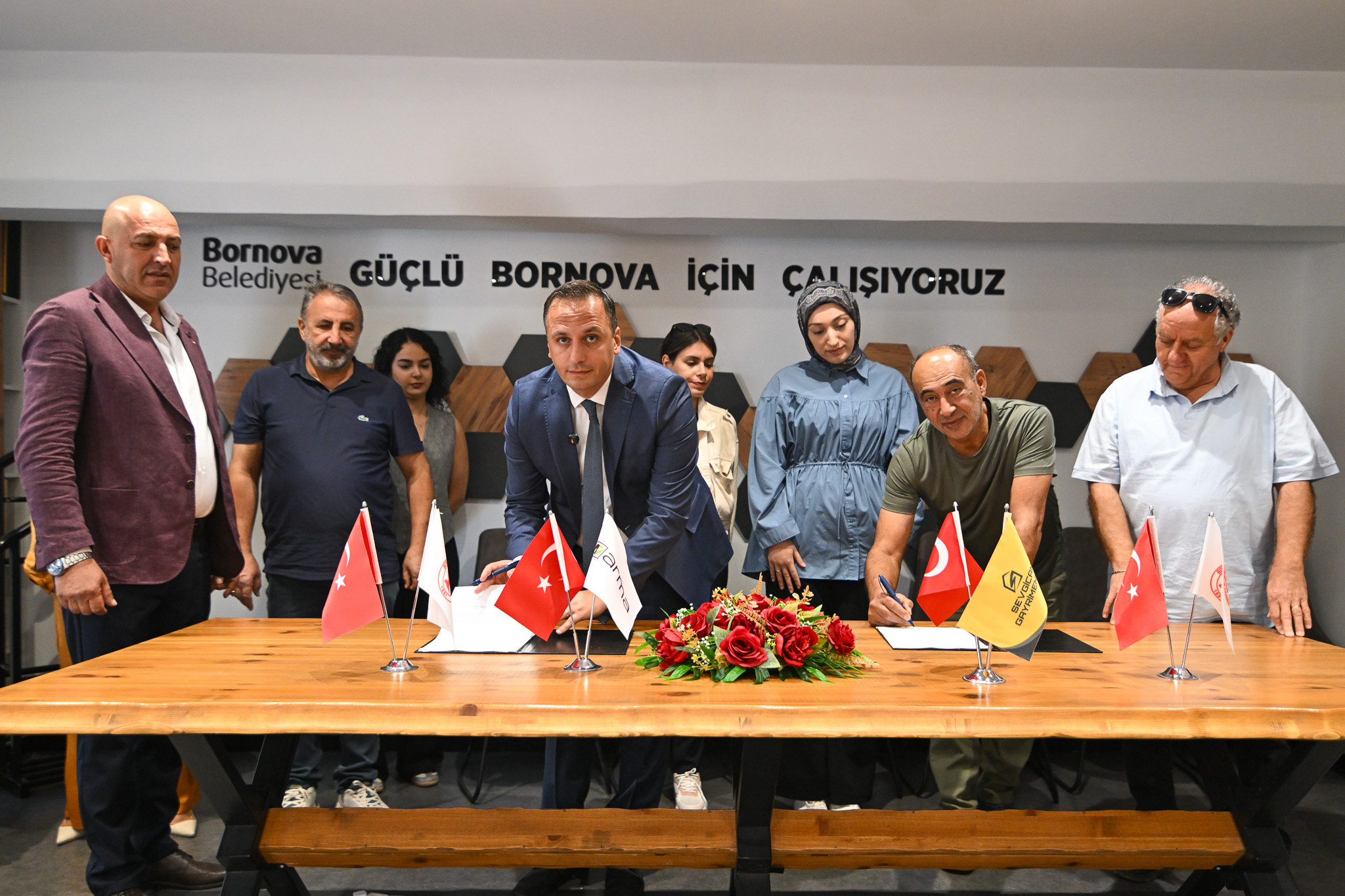 Bornova Belediyesi, İzmir genelindeki huzurevleri ve yaşlı bakım merkezleriyle iş