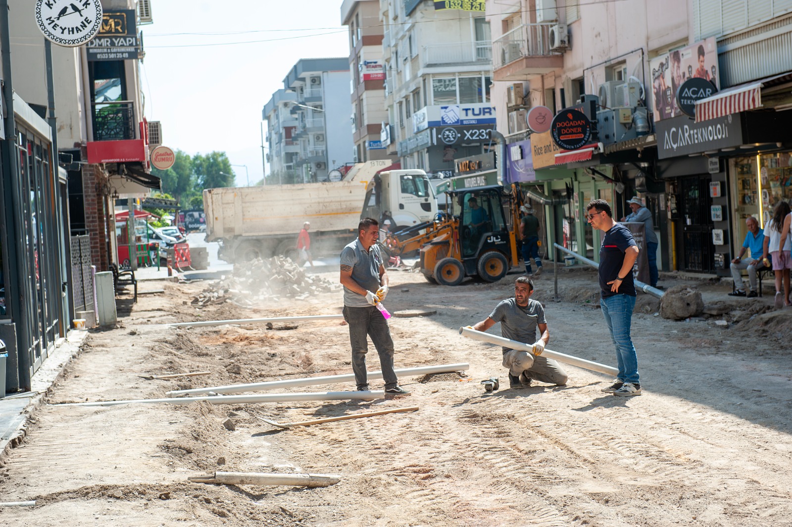 Karşıyaka Belediyesi, Bostanlı Mahallesi’nin yoğun kullanılan noktalarından Cemal Bülbül Sokak’ta