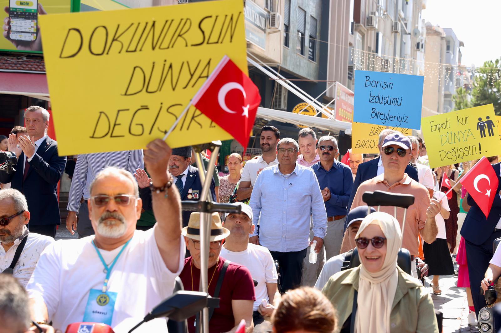 Buca Belediyesi’nin düzenlediği &ldquo;Barış ve Empati Şenliği&rdquo; ile barış, kardeşlik