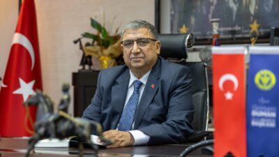 Buca Belediyesi’nin 7-14 yaş grubundaki çocuklara yönelik düzenlediği ücretsiz satranç,
