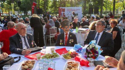Buca Belediyesi, 19 Eylül Gaziler Günü kapsamında düzenlediği etkinlikte gazileri