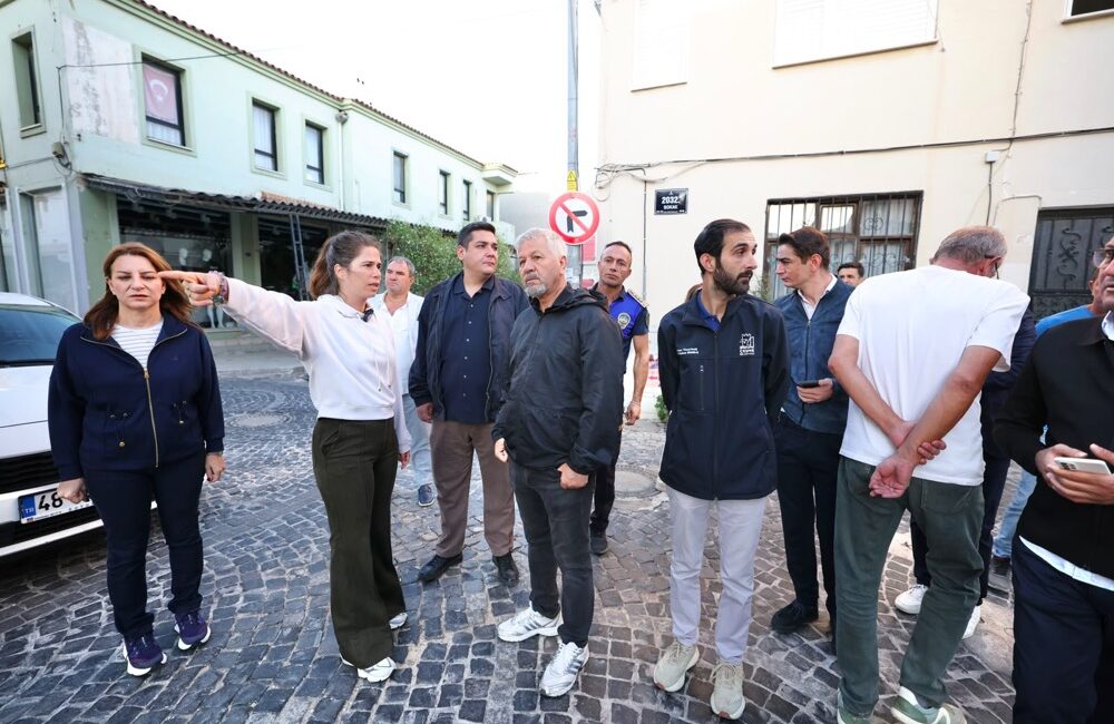 Çeşme Belediye Başkanı L&acirc;l Denizli, başkan yardımcıları, birim müdürleri ve