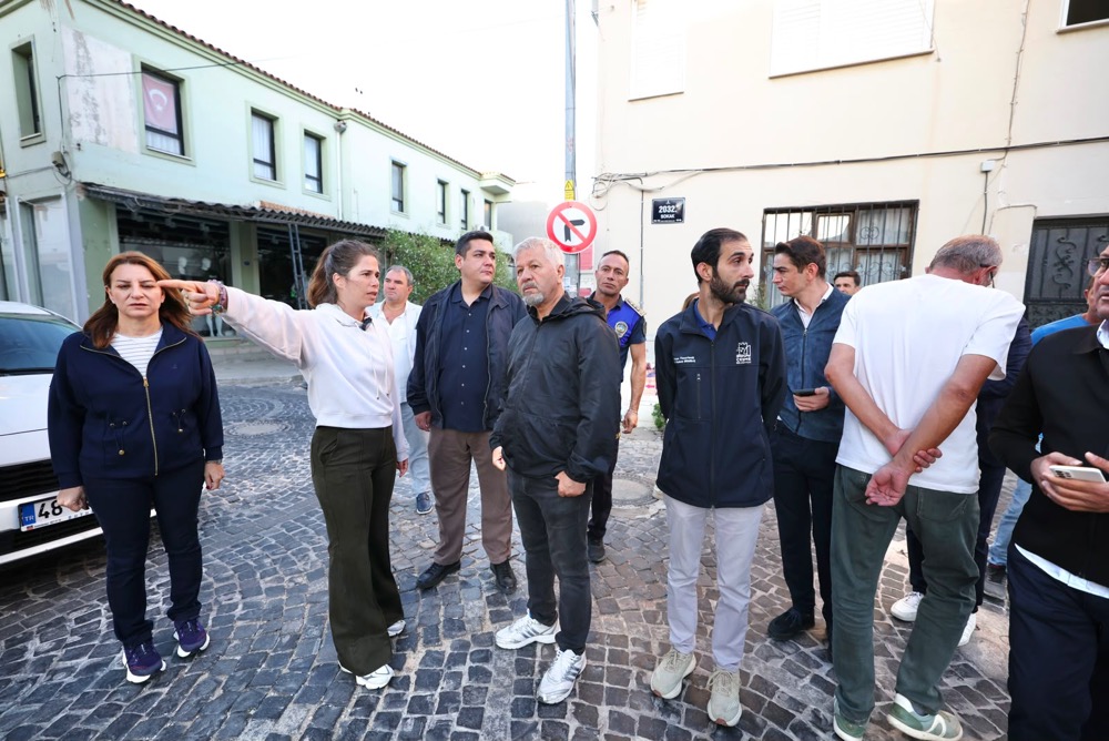 Çeşme Belediye Başkanı L&acirc;l Denizli, başkan yardımcıları, birim müdürleri ve