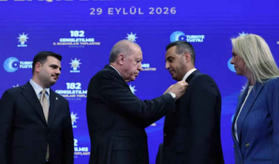 Çiğli Belediye Başkanı Onur Emrah Yıldız’ın AK Parti’ye katılmasının ardından