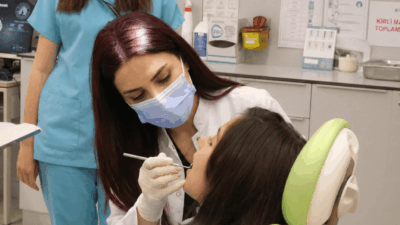 Diş hekimliği eğitiminde teknolojik gelişmeler ve farklı klinik vakalar, öğrencilerin