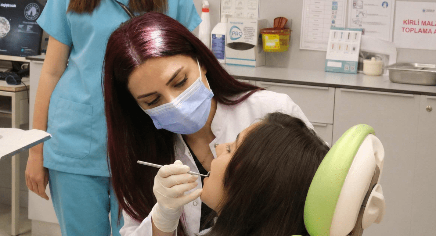 Diş hekimliği eğitiminde teknolojik gelişmeler ve farklı klinik vakalar, öğrencilerin