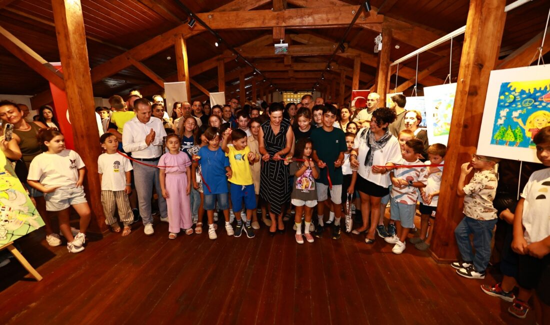 Efes Selçuklu çocuklar, 1 Eylül Dünya Barış Günü’nü sanatla kutladı.