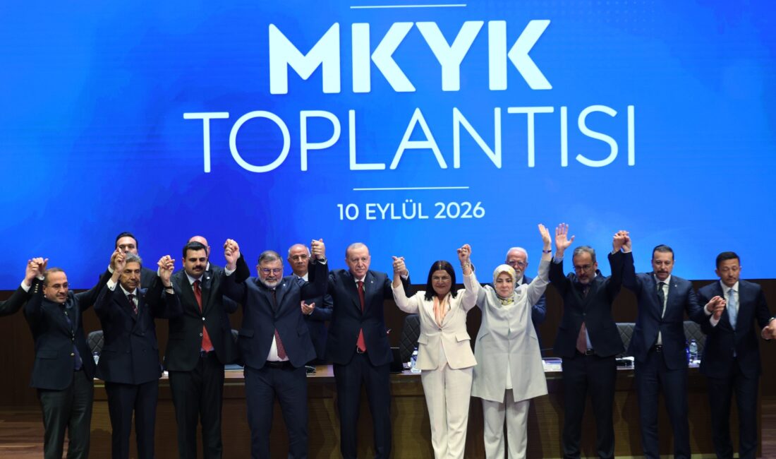 İzmir’de bir ilk: Foça Belediye Başkanı Saniye Bora Fıçı, AK